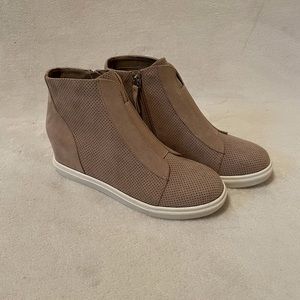 Steve Madden Women’s wedge sneakers size 9.5